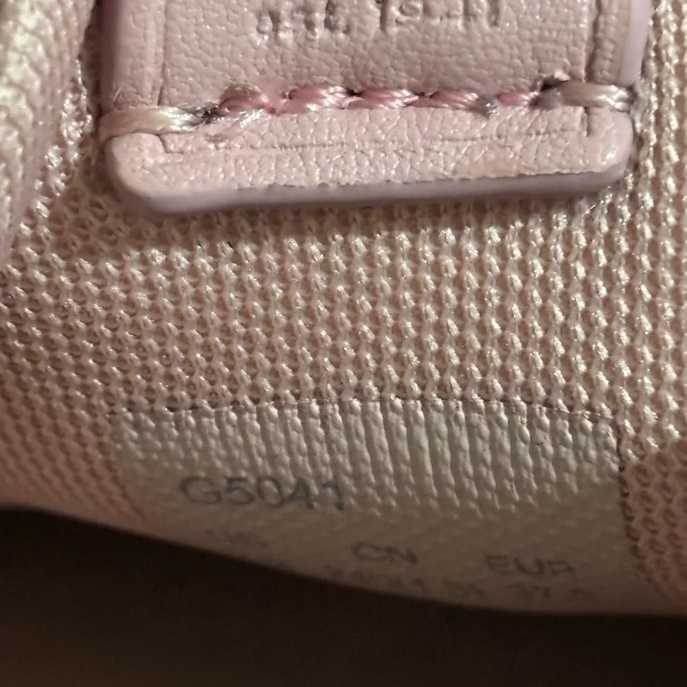 Coach premium laces counter